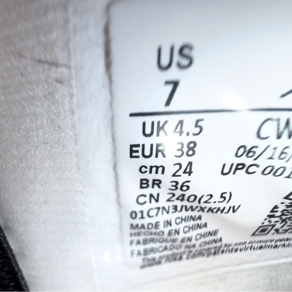 Nike Jordan Air Retro SE “Starfish “ Size 7 women and 5.5 Youth kids - Picture 13 of 16